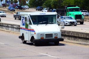 mail-truck-7304104_640